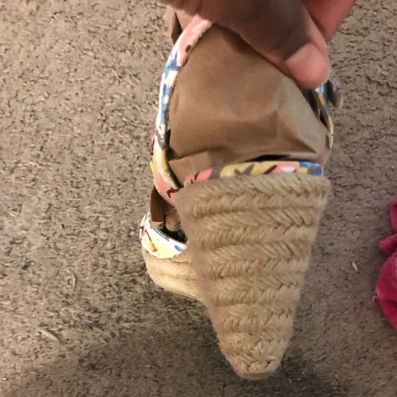 Brand new floral wedges 7.5 - Picture 4 of 5